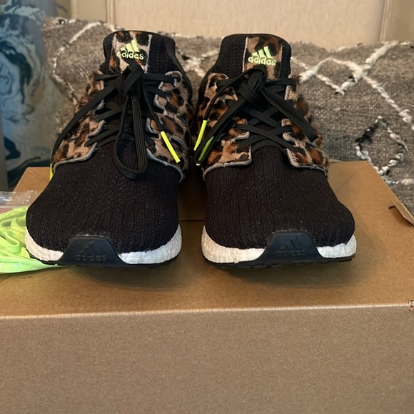 CCO TODAY! Adidas unisex Leopard Print Ultraboost DNA Running Shoes 11.5 women - Picture 4 of 9